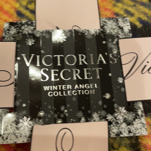 Victoria Secret Plaid Scarf . NWT - Picture 3 of 5